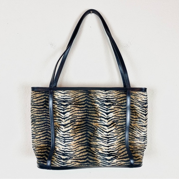 Maxx New York Tiger Print Shoulder Purse - Picture 2 of 8